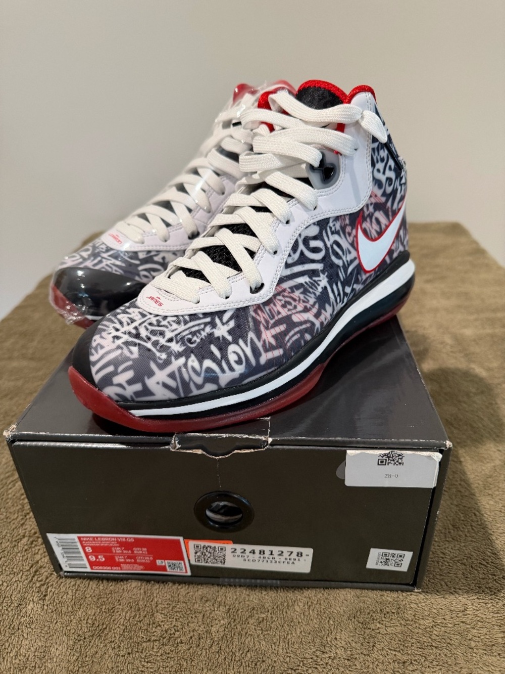 NIKE LEBRON 8 GRAFFITI BRAND NEW IN BOX SIZE 8